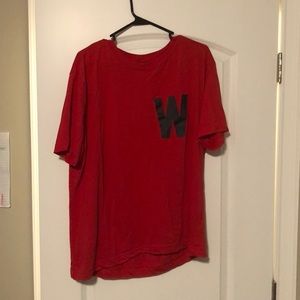 “W” red tee
